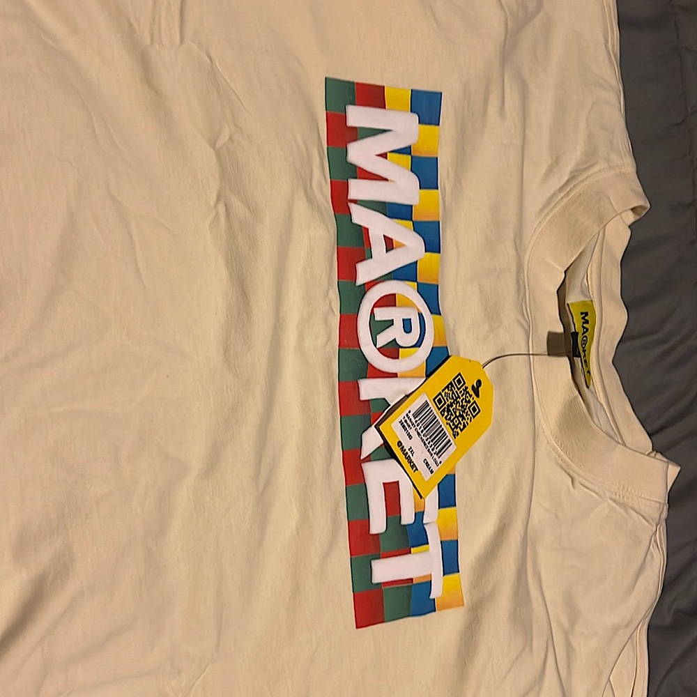Market T-shirt